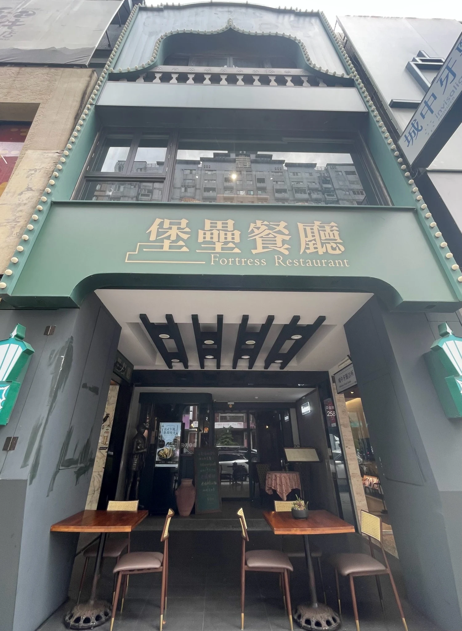 堡壘餐廳台中店面歐風城堡外觀